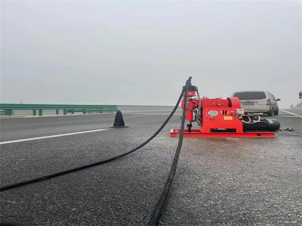 额济纳马路路基路面开裂下沉注浆加固灌浆